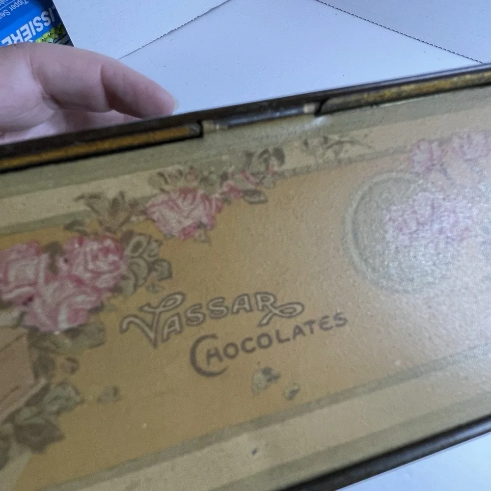 Art Nouveau Vassar Chocolates For Mother Dear Tin Canco VTG  Cottage Roses Metal